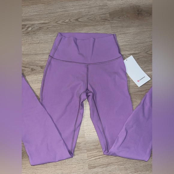 *SOLD* Lululemon Wunder Under High-Rise Tight 28" Luxtreme
Wisteria Purple NWT - Picture 6 of 11